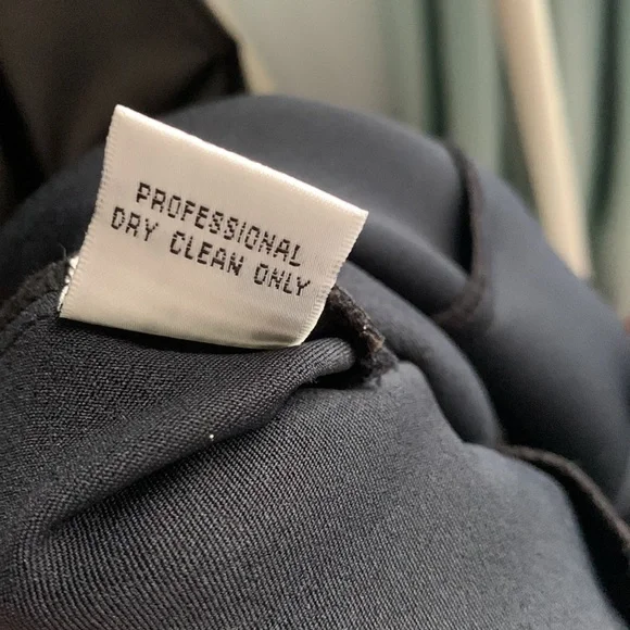 Cache size 8 black satin dress - Picture 6 of 6